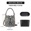 Solo se incluye la bolsa interior - La bolsa exterior no está incluida. Adecuada para la bolsa tipo cubo Tory Burch Tb Modelo Nuevo Papel Tyvek con Monograma