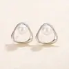 Brincos Assimétricos de Pérola Imitação para Mulheres com Design Francês Retrô, Brincos Versáteis Exquisitos e de Alto Padrão