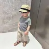 Conjunto de Verano Delgado de Manga Corta para Niños con Pantalones Frescos de Nueve Puntos, Camiseta Cómoda Transpirable, Conjunto de Dos Piezas Estilo Japonés 'Old Money'