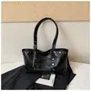 Bolsa Tote Moda Retrô Estilo Coreano Outono 2026 de Alto Valor e Personalidade para Mulheres, Sensação Relaxada, Bolsa de Ombro de Grande Capacidade