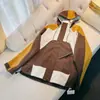 Chaqueta Nueva de Estilo Pareja para Exteriores Primavera y Otoño 2026 con Diseño Color Block para Senderismo y Uso Casual