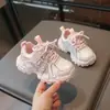 Tênis Dad Shoes Feminino 2026 Outono Novo Tênis Respirável de Malha com Strass Sapatos Casuais da Moda Sapatos Infantis de Solado Macio