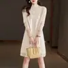 26 Vestido de Malha Macia com Renda Outono Inverno Moda Tendência Feminina Camada Interna Redutora de Idade Vestido de Lã Solto de Comprimento Médio
