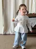 Roupas Infantis Zhe Li Conjunto para Meninas Primavera 2026 Novo Estilo Roupas Infantis Jaqueta Moletom para Bebê Menina Camiseta Calça