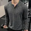 Estilo Old Money, camisa Henley de manga larga para hombre, colección de otoño, sudadera gruesa a rayas, creando un look sofisticado y elegante, top retro americano