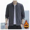 Directamente del fabricante, esta chaqueta para hombre es perfecta para primavera y otoño. Presenta un estilo coreano de moda, es casual y versátil, y ofrece un look elegante.