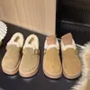 Botas de Neve com Solado Grosso para Mulheres 2025 Inverno Novo Estilo Solado Macio Forradas com Lã Espessadas Quentes Sapatos de Algodão Estilo Birkenstock Mocassins