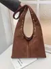 Bolso de Hombro Grande de Remaches Retro de Gama Alta, Bolso de Axila Estilo Motociclista Europeo y Americano, Bolso Tote Popular de Mano