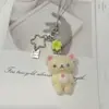 Pingente de Chaveiro Urso Flocado Fofo, Pingente de Trevo de Quatro Folhas, Acessório de Câmera, Presente de Aniversário para Melhor Amigo(a)