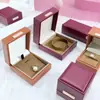 Caja de Joyería de Cuero PU en Ángulo Recto Etiqueta Dorada con Bordes Gruesos para Anillos, Collares, Pulseras y Empaque de Joyería de Moda