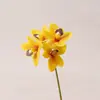 Decoración de hotel boutique: 4 orquídeas artificiales pequeñas y elegantes, flores de seda, flores artificiales y plantas verdes, creando un arreglo floral de lujo ligero, de pie y que no requiere mantenimiento.