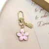 Nuevo Artículo Popular de Venta Cruzada Flor de Cinco Hojas Coreana Colgante de Pera Llavero Colgante de Bolsa Flor de Cerezo Pequeño Regalo