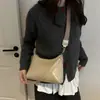 Bolsa Retro Tendência Europeia e Americana com Alça Larga para Mulheres, Novo Modelo 2025, Bolsa de Ombro e Transversal de Alta Qualidade para o Dia a Dia