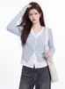 Camiseta de Manga Larga con Cuello en V y Lazo, Estilo Falso Dos Piezas, para Mujer, Otoño, Nicho, Corte Ajustado, Top Corto con Hombros Normales, Adecuado para Tallas Pequeñas