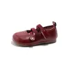 Sapatos de couro infantis 2026 primavera e outono novos versão coreana sapatos de princesa para meninas sapatos casuais de peça única mocassins de sola macia