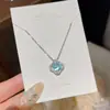 Colar de trevo de quatro folhas fresco, doce e colorido para mulheres, não desbota, pingente de alta qualidade, corrente de clavícula versátil e elegante em aço titânio