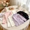 Camiseta básica de manga larga con cuello semi-alto y volantes para niños, estampado de dibujos animados lindo, elástica para niñas, colección de otoño para niños pequeños y niños pequeños