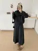 Elegante y suave traje de punto estilo 2026 otoño e invierno nuevo conjunto de tres piezas para mujer: suéter de cuello chal liso y falda