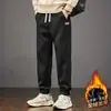 Calça Esportiva Solta de Inverno 2025 Transfronteiriça para Homens e Meninos Outono e Inverno Veludo Roupa de Trabalho Calça Casual