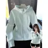 Sudadera chaqueta versátil de corte ajustado para mujer, adecuada para usar en otoño, con diseño de hombros rectos, estilo coreano de principios de primavera, con capucha, deportiva, que ciñe la cintura, top corto