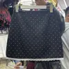 Saia midi transfronteiriça estilo coreano para jovens com poás e acabamento em renda para mulheres, nova coleção primavera 2026, cintura alta, modelagem que afina e realça a silhueta