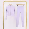 Conjunto Lulu Df de Chaqueta Corta con Cuello Alto y Pantalones Cropped con Etiqueta, En Stock Envío Directo, Corte Ajustado Cuello Alto, Cremallera Dorada Elástica