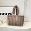 2025 Nova Bolsa de Pelo Moda Feminina Bolsa de Mão Casual Versátil Bolsa de Ombro de Pelúcia Bolsa de Braço Grande Bolsa Tote