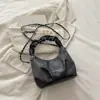 Bolsa pequena fofa estilo coreano para mulheres, nova moda 2026 bolsa de ombro com corrente, bolsa nuvem versátil de cor sólida simples