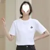 Top Bordado de Coroa Manga Curta 2024 Lançamento Verão Solto Estilo Coreano Estudante Camiseta Branca Feminina Algodão Puro Versátil Tendência Ins