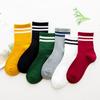 Calcetines Deportivos Casuales de Algodón Nuevos con Dos Rayas para Mujer, de Media Pantorrilla, Versátiles de Estilo Callejero Versión Coreana, Venta al por Mayor de Calcetines para Mujer para Primavera