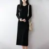 Vestido de Tricô Redondo de Lã Pura Novo para o Inverno de 2026 com Mangas Longas Flare, Cor Sólida, Costurado, Slim Fit, Vestido Midi