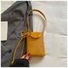Shuai Mijia 2026 Verano Nuevo Alta Apariencia Bolso Cubo Retro para Mujer Nicho Bolso de Hombro Único Cruzado Bolso Simple para Teléfono