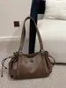 Bolsa Transfronteiriça 2025 Novo Modelo para o Dia a Dia Leve Luxo Retrô com Cordão Bolsa Baguete Nicho Ombro Único Sob o Braço Bolsa de Mão Casual Feminina