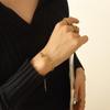 Pulsera de cadena doble con labio, estilo campus, combinable con todo, con colgante de bola de acero pequeña, de titanio y chapada en oro, E152