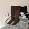Botas longas de design retrô de nicho de 8cm com bico fino e aumento interno de altura, botas de perna reta, botas de cano alto outono/inverno 2026, botas de montaria