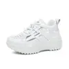 Nuevos Zapatos de Papá Transpirables de Suela Gruesa de Verano con Diseño Hueco para Comercio Exterior, Zapatos Versátiles Adelgazantes de Bloques de Color con Suela Suave para Mujeres Menudas