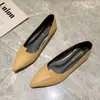 Sapatos rasos femininos 2026 novos vintage versáteis sola macia para todas as estações, bico fino, boca rasa, sapatos de trabalho profissionais confortáveis