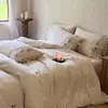 Juego de cuatro piezas de algodón y lino estilo vintage francés con bordado floral y diseño de amarre trasero, funda de edredón transpirable, ropa de cama suave con la piel y cómoda