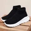 Nuevos calcetines-zapatos transfronterizos para hombre para otoño e invierno, zapatos slip-on ligeros para pareja, zapatos deportivos casuales de aumento de altura para hombre