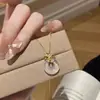 Collar de lujo ligero de cintura pequeña sin color de acero de titanio para mujer, accesorios de diseño de alta gama de nicho de celebridades de Internet de verano, colgante de cadena de clavícula