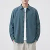 Colección nueva 2026: camisas para hombre en un estilo clásico, discreto y minimalista, con un corte relajado, diseño sencillo y mangas largas versátiles, hechas de algodón