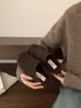 Mules simples de calçar para o trajeto, sapatos Birkenstock de lã estilo coreano, chinelos casuais femininos de bico redondo, boca rasa e bico fechado