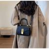 Bolso cuadrado pequeño de cuero de estilo simple para mujer, bolso de moda 2023, bolso de hombro con candado personalizado, moda europea y americana, bolso cruzado portátil
