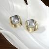 Pendientes cuadrados de metal con diseño de aguja de plata S925, ligeros, de lujo, con un toque atmosférico de alta calidad, para mujer, nuevos pendientes 2025, para uso diario.