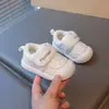Nuevos Zapatos para Bebé Otoño/Invierno 2026 Más Terciopelo Suela Suave Zapatos Funcionales para Niños Pequeños Unisex Cálidos Zapatos Caminadores para Bebés y Niños Pequeños