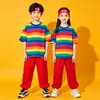 Fantasia infantil de performance listrada arco-íris conjunto de roupa de dança hip-hop cheerleading para atividades de jardim de infância e ensino fundamental conjunto de uniforme de aula moderno