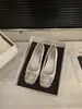 Zapatos Planos de Cuadrado con Aumento Interior y Pedrería para Mujer 2025 Nuevos de Primavera y Otoño Negro Estilo Francés de Satén Zapatos de Oficina