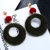 Aretes Simples de Felpa con Botón Geométrico de Círculo Estilo Frío Distintivos Huecos de Anillo Redondo Aretes para Mujer
