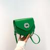 Bolsa de Design de Nicho Feminina Verão 2024 Nova Moda Coração de Menina Bolsa Feminina Alienígena Bolsa Triângulo Versátil Bolsa Casual
