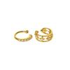 Hay un clip para oreja de estrella de doble capa bañado en oro estilo palacio sin agujeros para orejas para usar en ropa plegable personalidad clip para oreja hueco de diamante